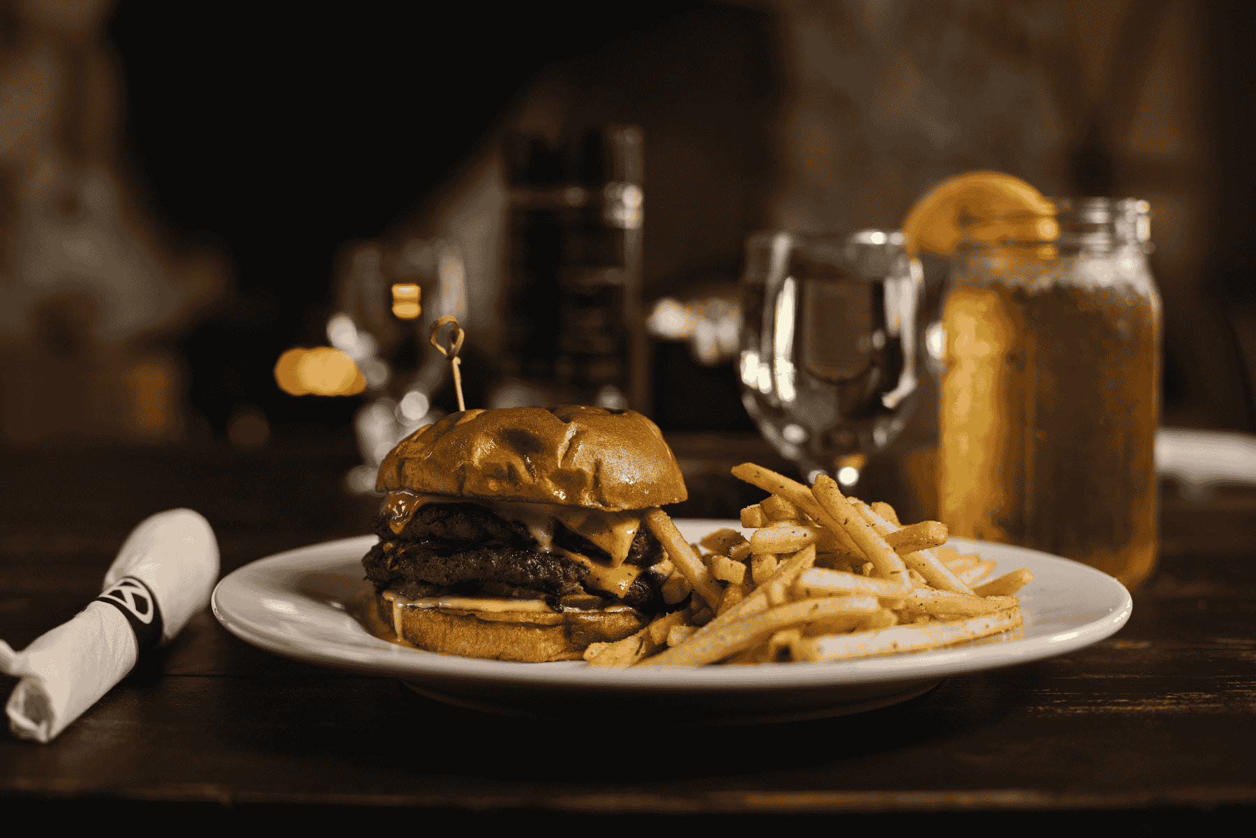 Smash-burger-Hitching-Post-restaurant-Thursday-dinner-Okeechobee-florida-port-st-lucie-fort-pierce-west-palm-beach-jupiter-stuart-palm-city-vero-beach